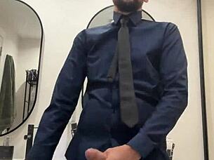 😍 hung daddy jerks massive cock and explodes cum like beast 💦