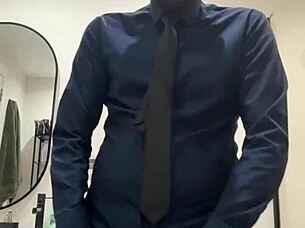 😍 hung daddy jerks massive cock and explodes cum like beast 💦