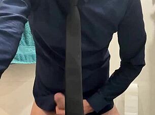 😍 hung daddy jerks massive cock and explodes cum like beast 💦