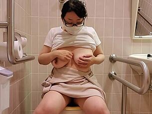 【married milf masturbates shaved pussy braless at home】