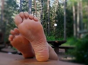 Outdoor toes tease in amateur foot fetish jerk off session