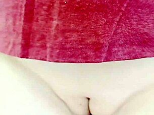 mature cougar's huge wet shaved pussy lips grind flashing big cameltoe