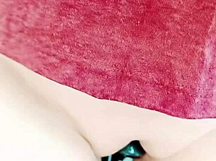 mature cougar's huge wet shaved pussy lips grind flashing big cameltoe