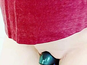 mature cougar's huge wet shaved pussy lips grind flashing big cameltoe