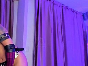 jinx latina cosplay babe masturbates in sexy costume