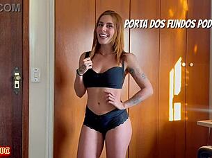 she hunts a guy to fuck her and cum in mouth