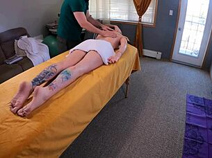 massage turns into rough fuck with massive creampie 💦😈