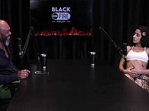 safada shows tattoos on tits loves fingering ass boquete