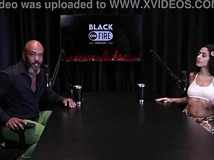 safada shows tattoos on tits loves fingering ass boquete