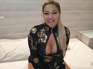 Loira Gostosa Takes Facial Jato From Alex Lima And Negro Friends