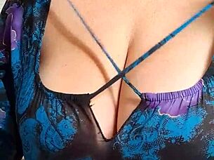 i can't stop touching my big pussy lips in these tight shorts