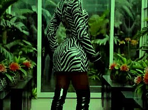 genesis teases huge ass in leather boots outdoors part 1