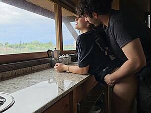 follando con mi amante en la montaña... acabada profunda en mis natural tits!