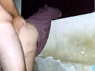 fodi a vizinha gordinha com peitões naturais enquanto o marido trabalha