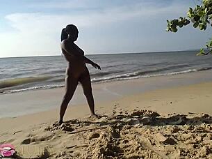 SLUTTY EBONY ELVIE GETS HORNY BEACH FUCKING OUTDOORS!