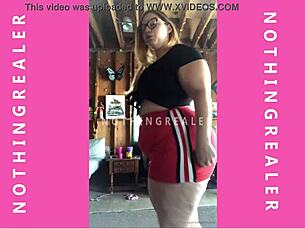 pretty thick chubby bunny shows off her curves