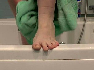 beautiful mature wife shows off nylon legs and feet in bbw foot fetish compilation