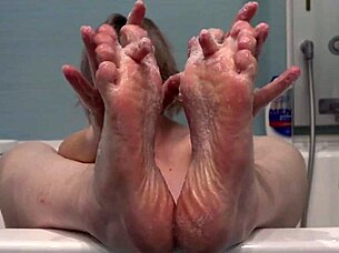 beautiful mature wife shows off nylon legs and feet in bbw foot fetish compilation