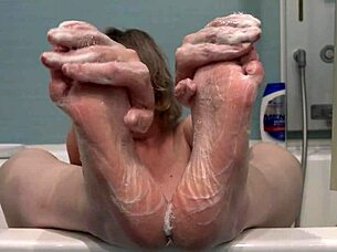 beautiful mature wife shows off nylon legs and feet in bbw foot fetish compilation