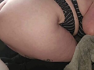 curvy babe spreads legs tight pussy licked to orgasm