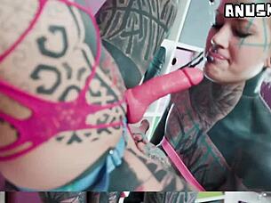 i luv her strapon poundin my pussy anal whippin so hard goth bdsm