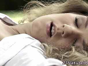 smalltits debutante fingers herself outdoors teasingly