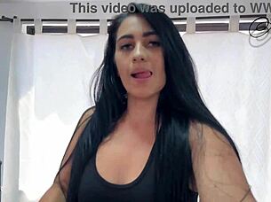Gym empty so i masturbate my wet colombian pussy