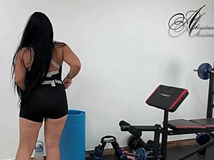 Gym empty so i masturbate my wet colombian pussy