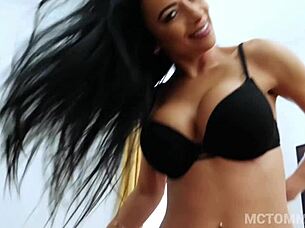 fuckin this mindblowin milf feels unreal!