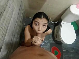 HERMANASTRA LATINA 18 AÑOS ME MAMA EN DUCHA Y LA FOLLAMOS DURO!