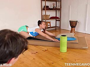 athletic babe's shaved pussy rides for fitness creampie