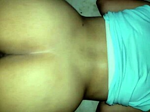 cogiendo la puta del barrio con la tv prendida que rico