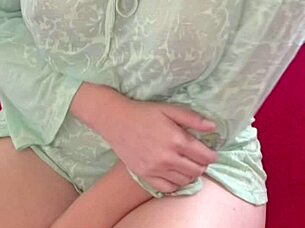 left my brazilian gf alone with cam, caught her solo ass play 📹🍑
