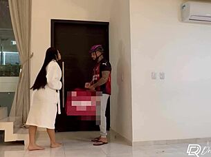 Delivery guy pounds lonely curvy latina's ass cowgirl creampie 🍑💦🚚