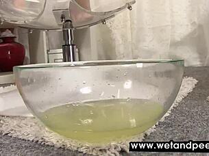 european girl squirts messy orgasm dildo toy masturbation 💦😩