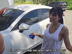 Colombian Athenea Rose fucks Max Betancur at public car wash