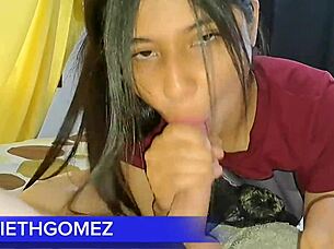 lonely milf invites you to share her huge ass bed 😈🛏️