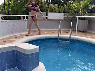 boyfriends away friends lick pussies strapon fun!