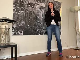 hey slave guess how many fingers in clara dees joi game