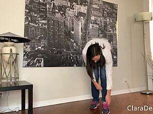 hey slave guess how many fingers in clara dees joi game