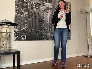 hey slave guess how many fingers in clara dees joi game