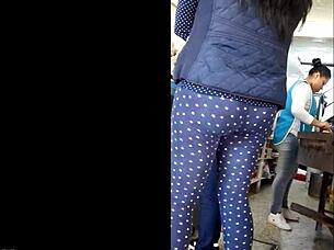 i can't stop spying on that tempting culo in quesadillas