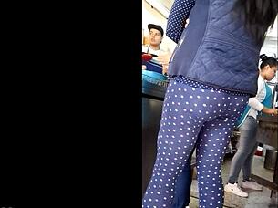 i can't stop spying on that tempting culo in quesadillas