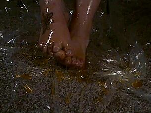 Foot queen drowns toes in messy cum fetish play!
