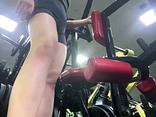 Curvy teen masturbates to orgasm outdoors publicly