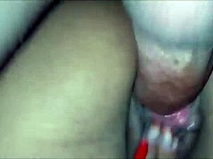 Casada transa sem camisinha na linha do trem corno enche ela de leite! 🔥🚂