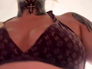 Gym Workout Leaves Her Wet Pussy Dripping Down Legs!