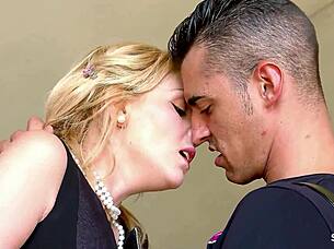 Big Saggy Tits Cougar Seduces Fat Cock Boy For Risky Outdoor Pound!