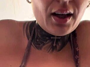 Gym Workout Leaves Her Wet Pussy Dripping Down Legs!