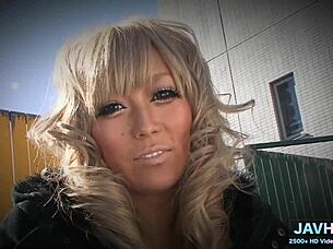 I crave these lovely Japanese milfs sucking deep